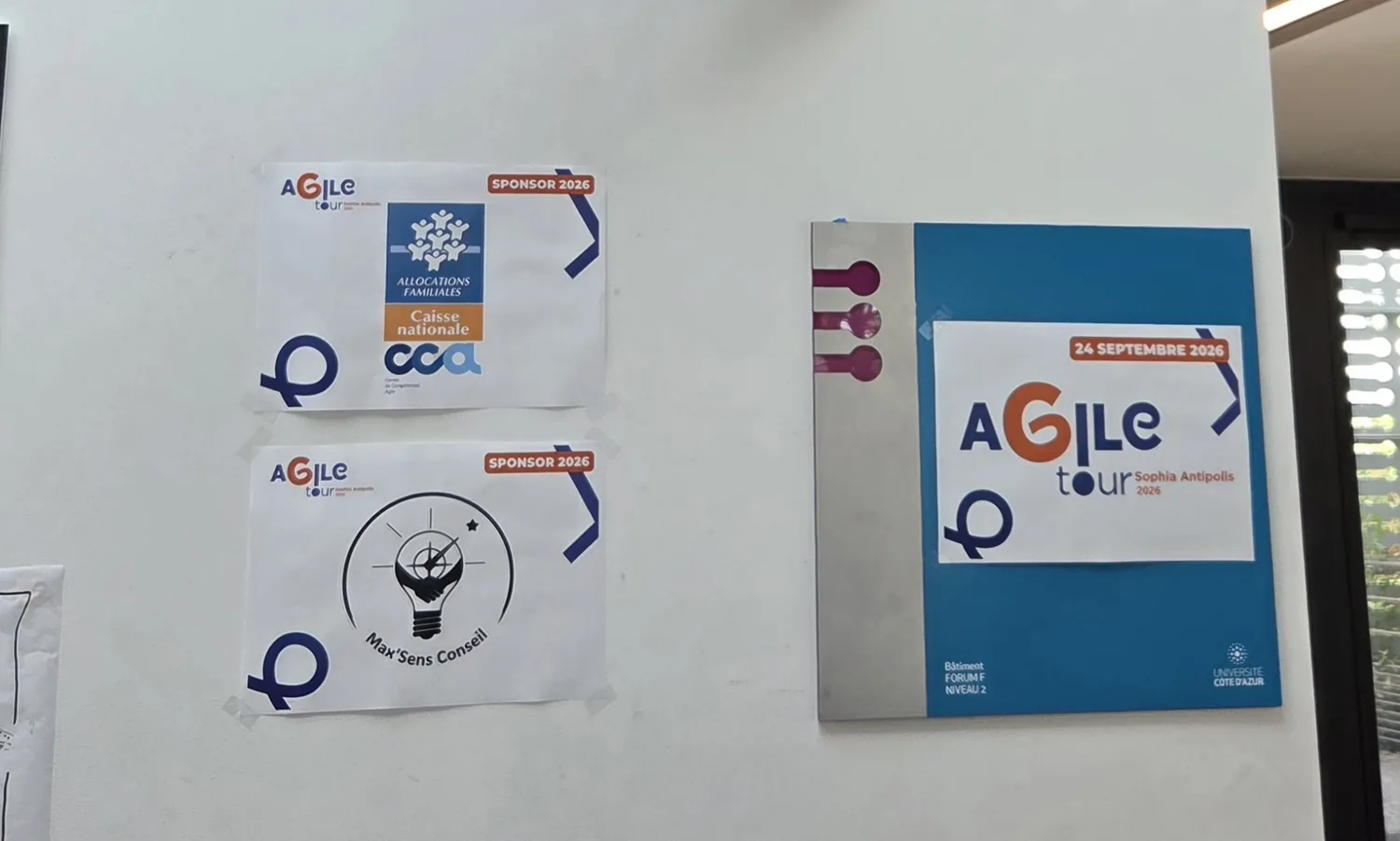 Affiches « Sponsor 2026 » de l'Agile Tour Sophia Antipolis : Max'Sens Conseil et la Caisse nationale des allocations familiales